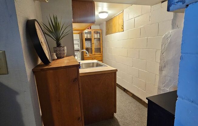 3 beds, 2 baths, $1,600, Unit # MAIN