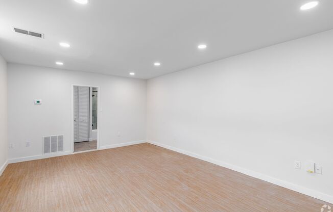Studio, 1 bath, 595 sqft, $1,433, Unit C-206