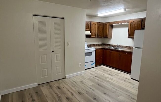 2 beds, 1 bath, $1,200