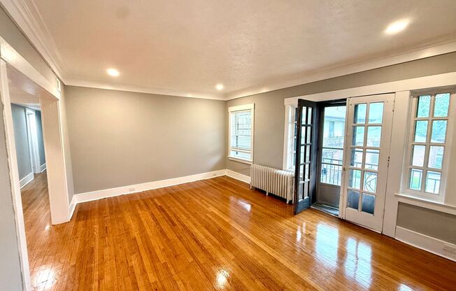3 beds, 1.5 baths, $1,750, Unit 3801 Jones Street-Unit 6
