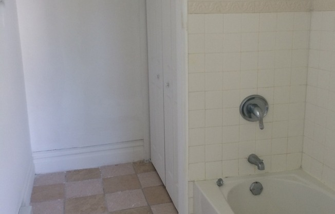 Large 2 Bedroom 1 Bath in MT Washington