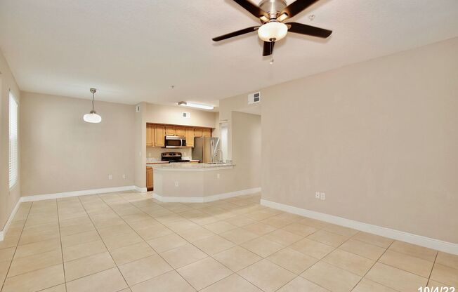 Beautiful 3/2 Spacious Condo with Lawn Care Included in the Desirable Gated Community Fountains at MetroWest - Orlando!