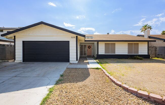 Fully Furnished single story home in Las Vegas with STYLE!