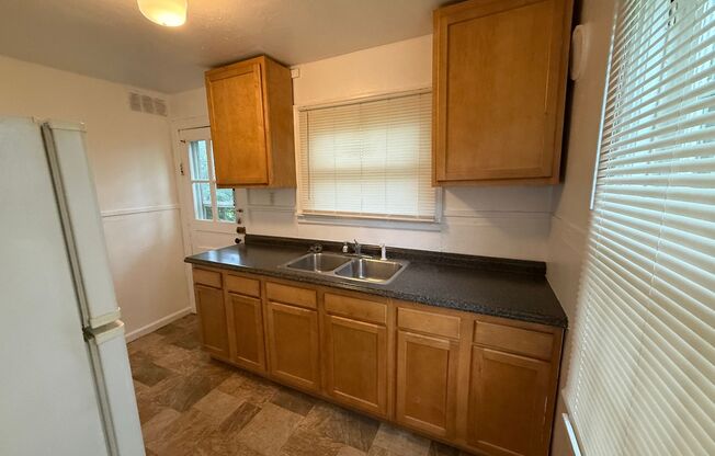 1424 S Meeker Ave - 2502 E 8th St