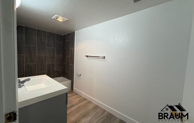 2 beds, 1 bath, 900 sqft, $2,295, Unit 7