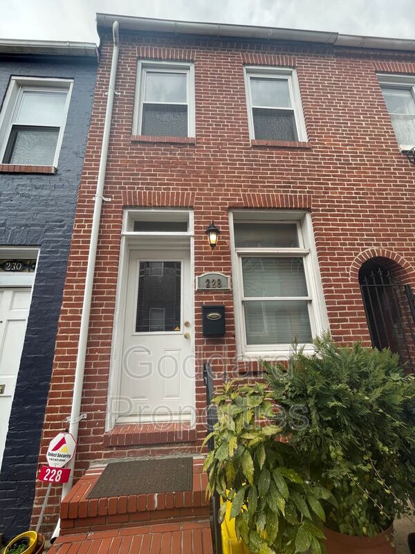228 S MADEIRA ST