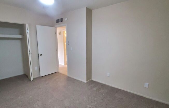 2 beds, 1 bath, $1,250, Unit WATER3427