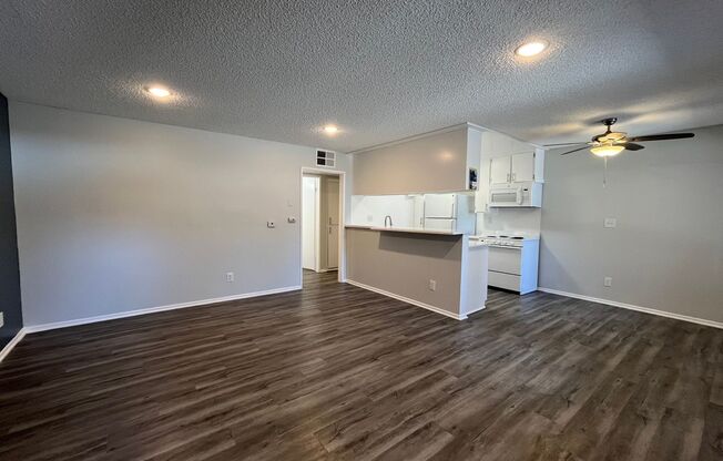 2 beds, 1 bath, 1,000 sqft, $1,898, Unit 120