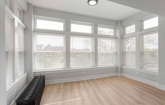 2 beds, 1 bath, $2,200, Unit 301