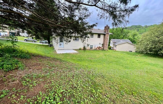 903 VALERIE LN