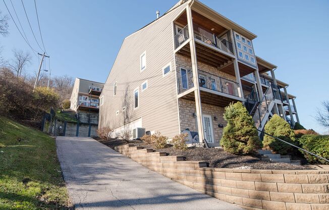 Beautiful townhouse, Gorgeous Views of Downtown Cincinnati from Multiple Balconies, Two-Car Garage