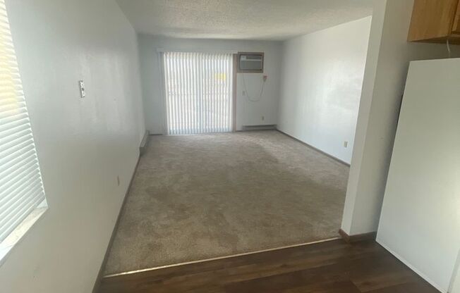 2 beds, 1 bath, 850 sqft, $850, Unit 903 - 25