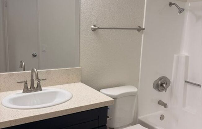 2 beds, 1 bath, 775 sqft, $2,195, Unit 086