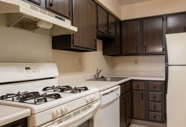 1 bed, 1 bath, 682 sqft, $975, Unit Unit 614