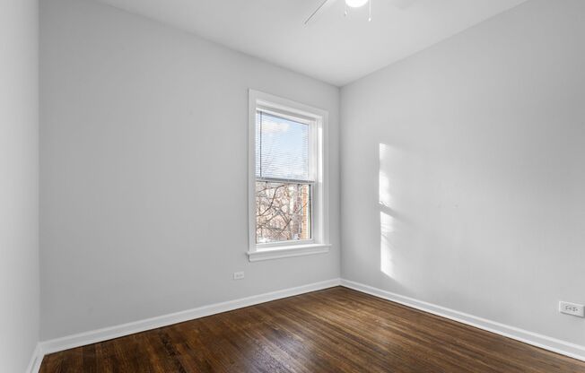 3 beds, 1 bath, 632 sqft, $2,350, Unit 1460-209