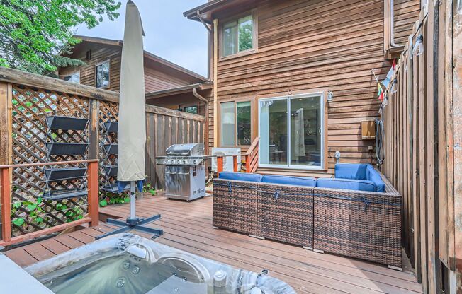 Cozy 2 BDR Home in Boulder with Hot Tub