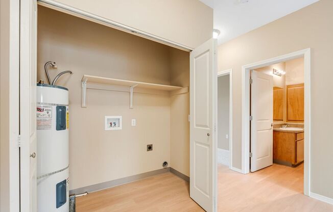 2 beds, 2 baths, 1,005 sqft, $1,400, Unit 5945-201