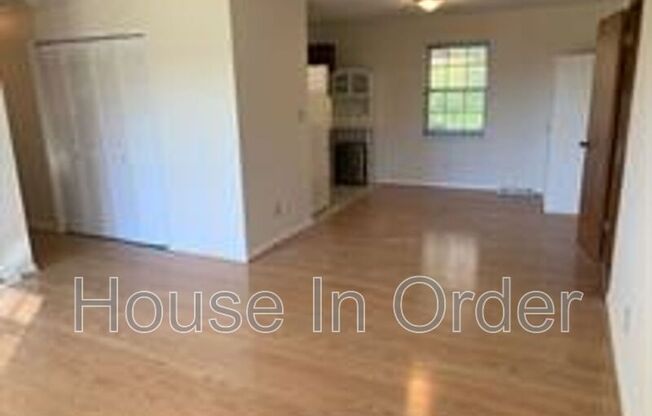 4 WESTWOOD DR