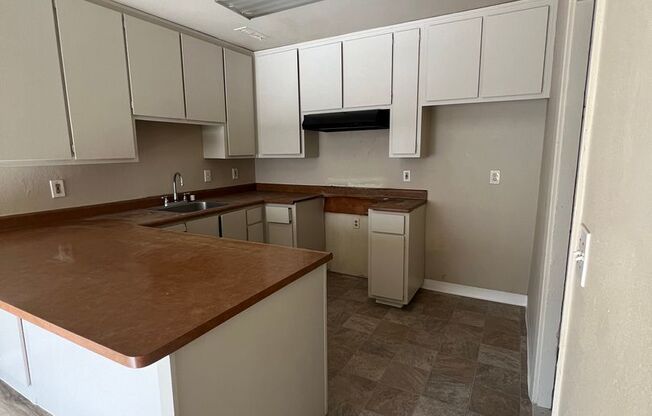 2 beds, 1 bath, 900 sqft, $1,890, Unit 5505