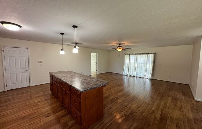 2 beds, 2 baths, $1,325