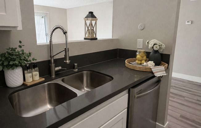 1 bed, 1 bath, 714 sqft, $1,795, Unit 094