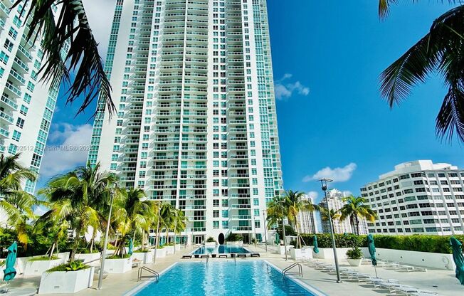 2 beds, 2 baths, 986 sqft, $4,500, Unit 950 Brickell Bay Dr # 32-07 (A11702512)