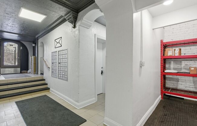 Studio, 1 bath, 320 sqft, $1,250, Unit 408