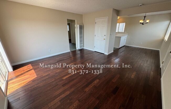 Great Home Located In Seaside Neighborhood with Fenced Back Yard!