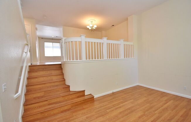 $3550 / 3 BR GORGEOUS PARKMONT TOWNHOME CLOSE TO BART