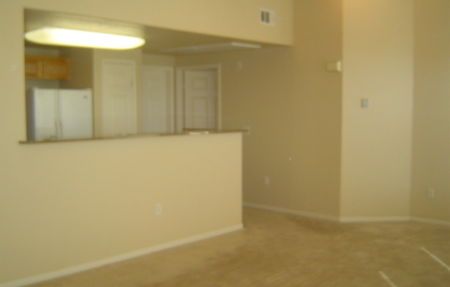 2 beds, 1 bath, $1,750, Unit # 2093