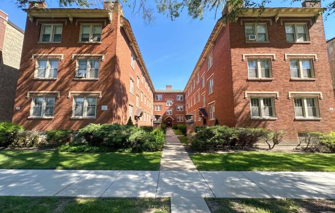 4824 Hutchinson