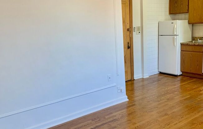 Studio, 1 bath, 300 sqft, $1,425, Unit 644-307