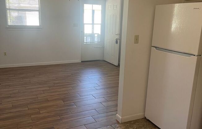 2 beds, 1 bath, 750 sqft, $1,400, Unit D