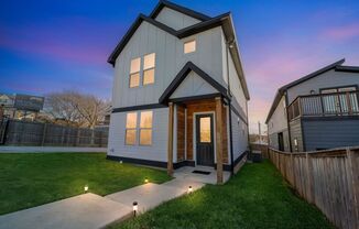 **Modern 3-Bedroom Home Near Downtown Nashville - Furnished or Unfurnished**