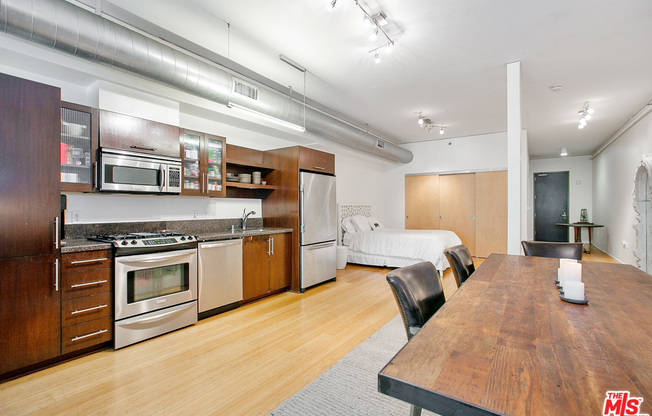 1 bed, 1 bath, 1,100 sqft, $2,850, Unit 506