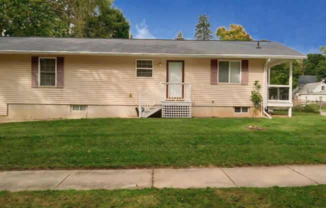 3 beds, 2 baths, $1,500