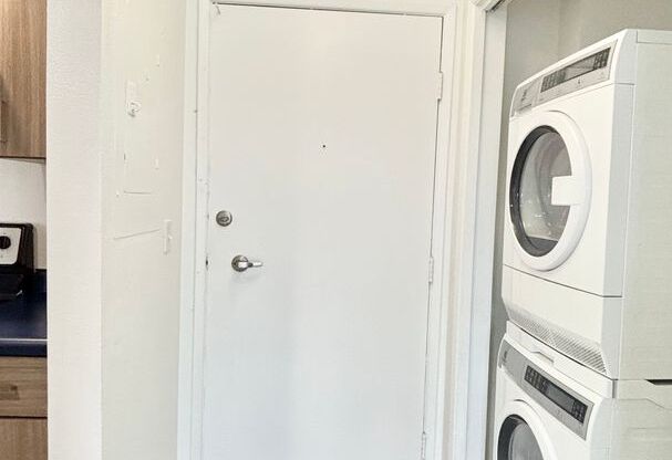 2 beds, 2 baths, 950 sqft, $1,675, Unit 302