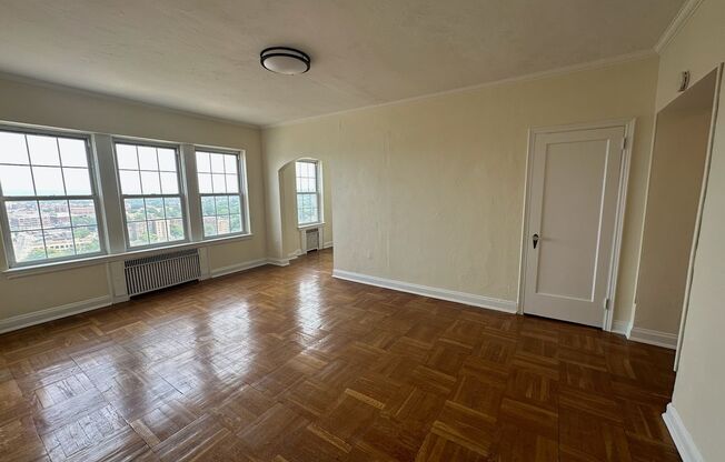 Studio, 1 bath, 413 sqft, $1,425, Unit Royal York 1015