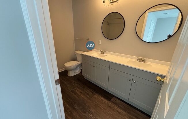 Modern 3-Bed Condo: Lovely Appliances, LVP Flooring and More!