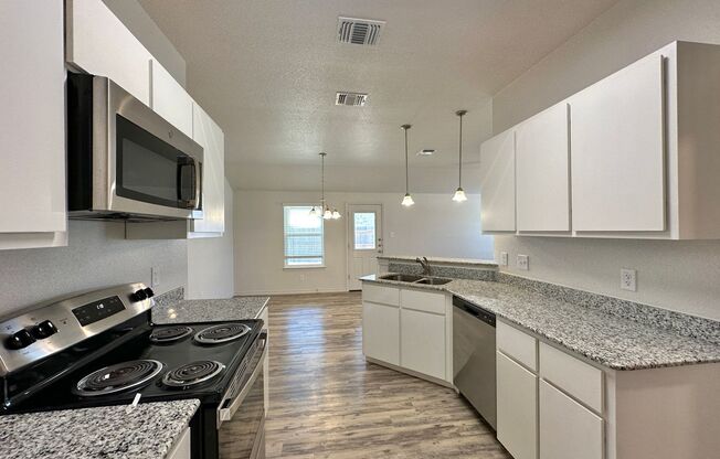 3 beds, 2 baths, 1,248 sqft, $1,395, Unit 1825 B Clovis