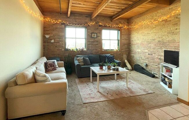 2 beds, 2 baths, 1,025 sqft, $1,900, Unit 504