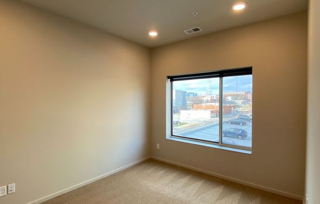 1 bed, 1 bath, 718 sqft, $1,260, Unit 455