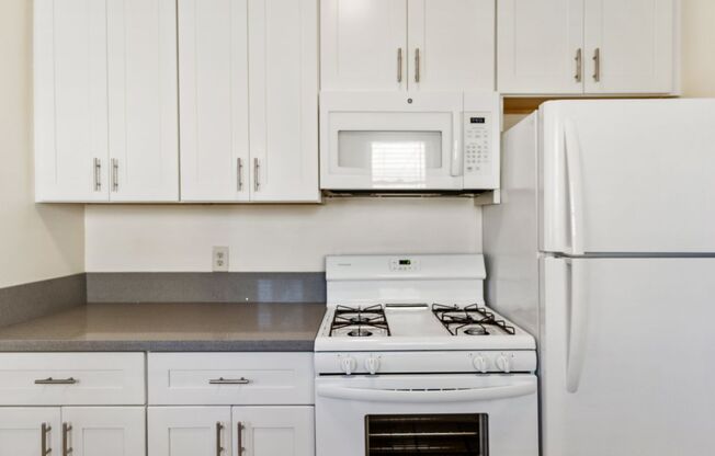 Studio, 1 bath, 320 sqft, $1,595, Unit 07