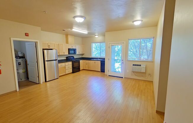 3 beds, 2 baths, 967 sqft, $2,400, Unit 402