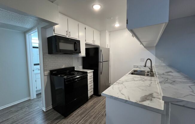 2 beds, 2 baths, 900 sqft, $1,948, Unit 102