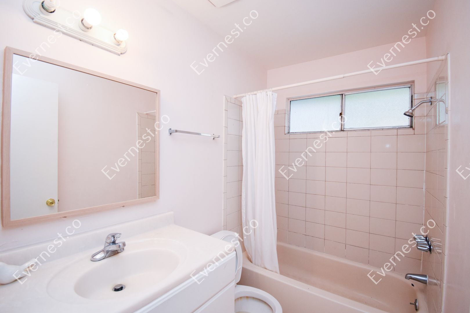 2 Bed & 1.5 Bath Townhouse in San Jose, CA / Pet-Friendly / Available Now!