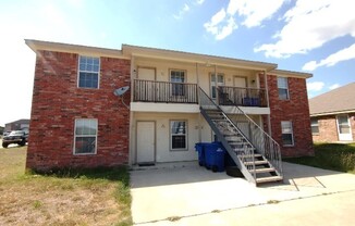 2 beds, 1 bath, 832 sqft, $850, Unit C