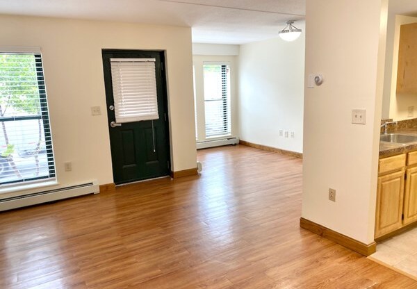 3 beds, 1 bath, 1,200 sqft, $4,500, Unit 38