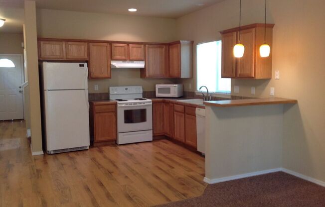 3 beds, 2.5 baths, $1,895