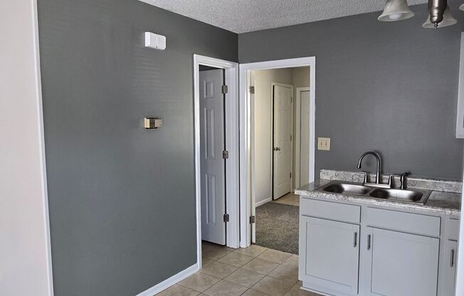 1 bed, 1 bath, 500 sqft, $895, Unit 242